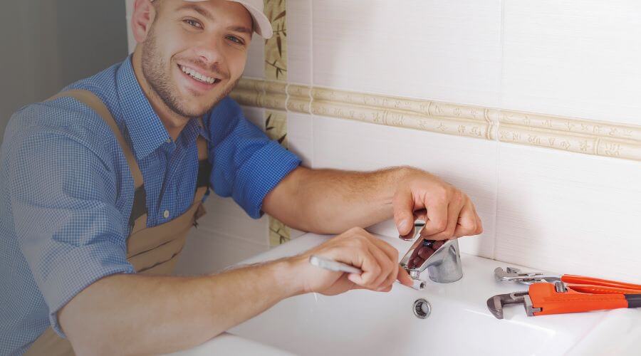 Expert burst pipe repair services in Holt, FL